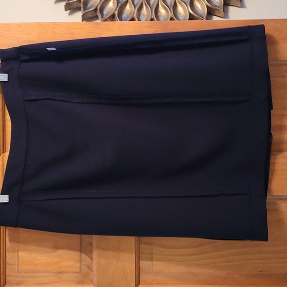 Ann Taylor Zippered Skirt - Picture 7 of 9